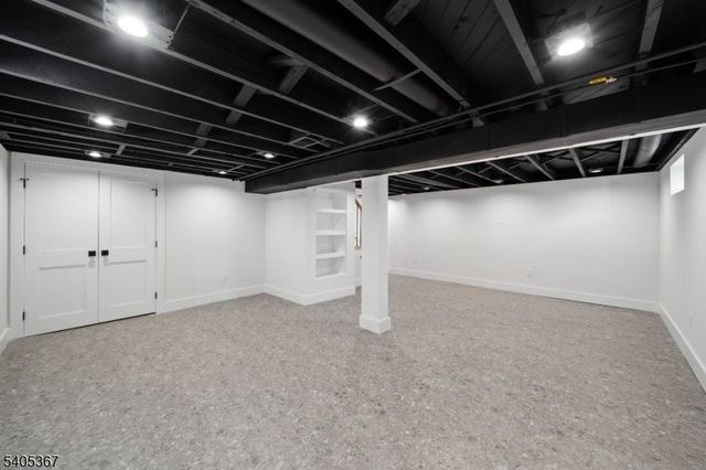 108 Harrington Rd, Clifton City, NJ 07012