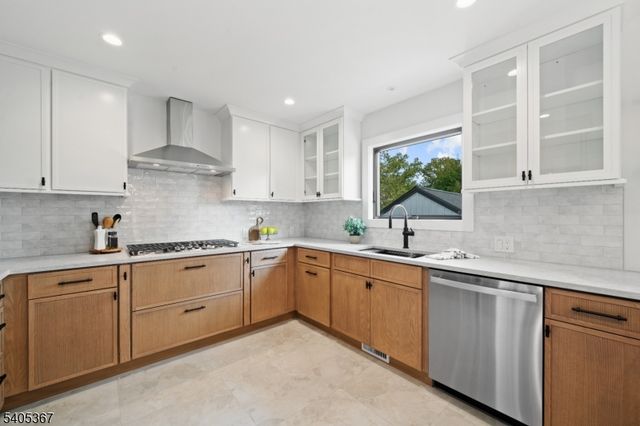 108 Harrington Rd, Clifton City, NJ 07012