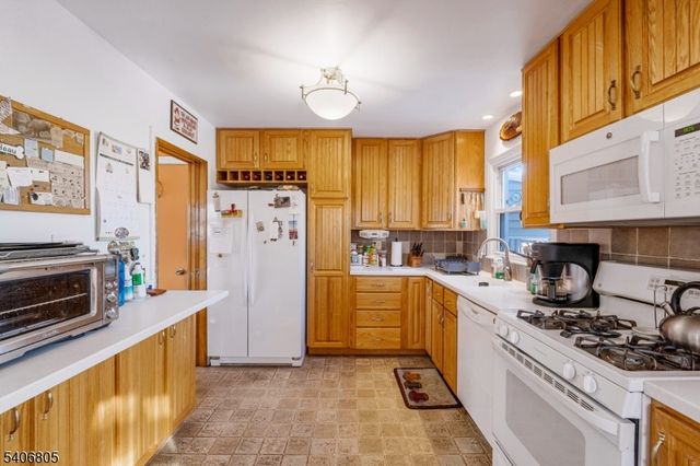 241 Cook Ave, Middlesex Boro, NJ 08846