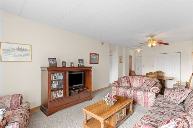 5715 Beacon St 509, Squirrel Hill, PA 15217