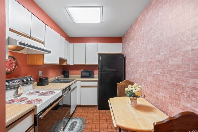 5715 Beacon St 509, Squirrel Hill, PA 15217