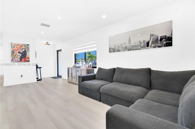 10220 SW 168th St, Miami, FL 33157