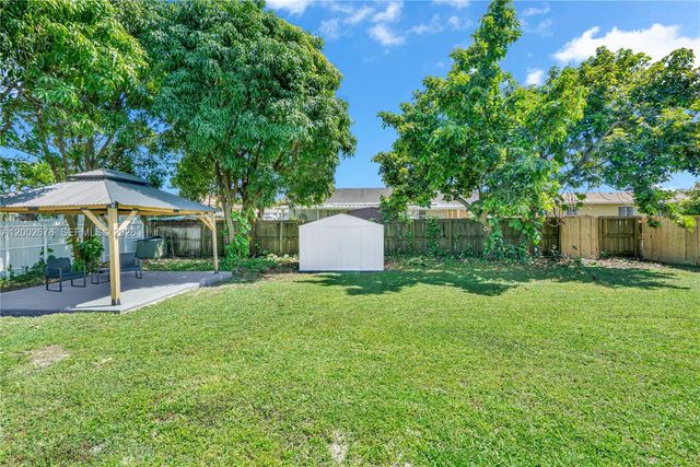 10220 SW 168th St, Miami, FL 33157