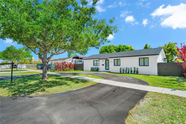 10220 SW 168th St, Miami, FL 33157