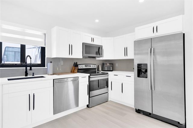 10220 SW 168th St, Miami, FL 33157