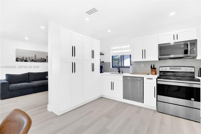 10220 SW 168th St, Miami, FL 33157