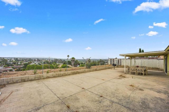 656 Flora Dr, Oceanside, CA 92057