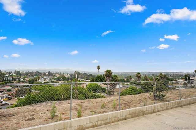 656 Flora Dr, Oceanside, CA 92057