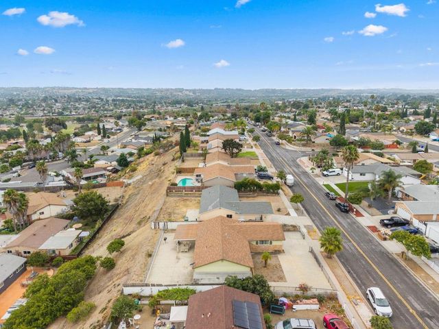 656 Flora Dr, Oceanside, CA 92057
