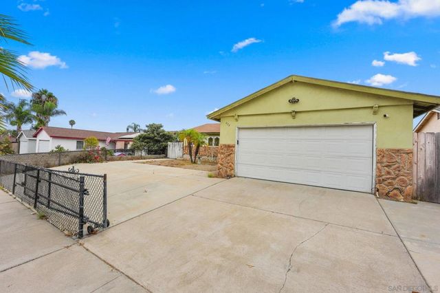656 Flora Dr, Oceanside, CA 92057