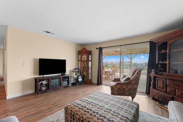 656 Flora Dr, Oceanside, CA 92057