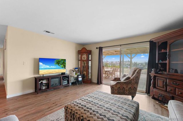 656 Flora Dr, Oceanside, CA 92057