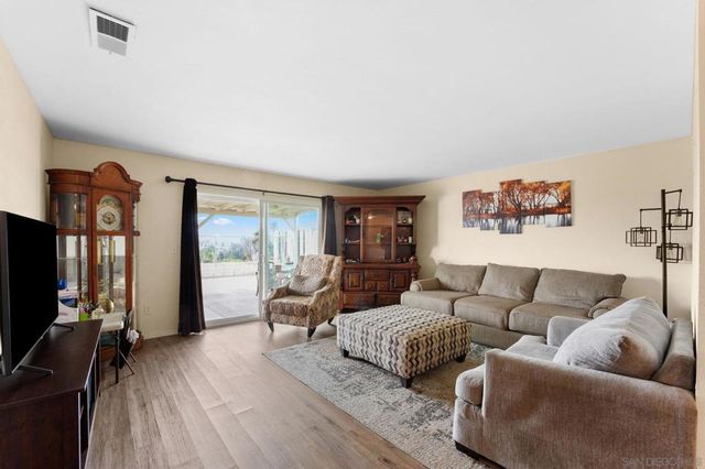 656 Flora Dr, Oceanside, CA 92057