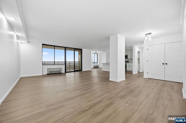 300 Winston Drive 2502, Cliffside Park, NJ 07010