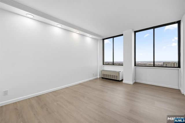 300 Winston Drive 2502, Cliffside Park, NJ 07010