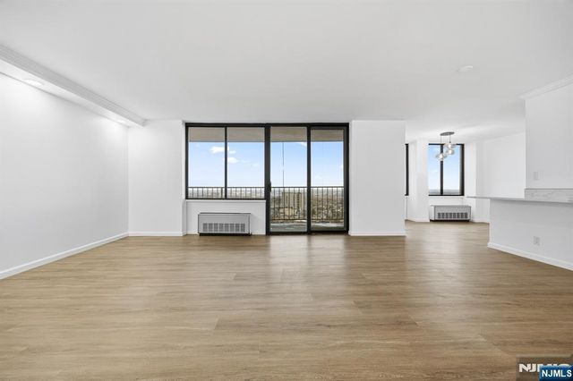 300 Winston Drive 2502, Cliffside Park, NJ 07010