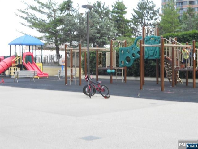 300 Winston Drive 2502, Cliffside Park, NJ 07010