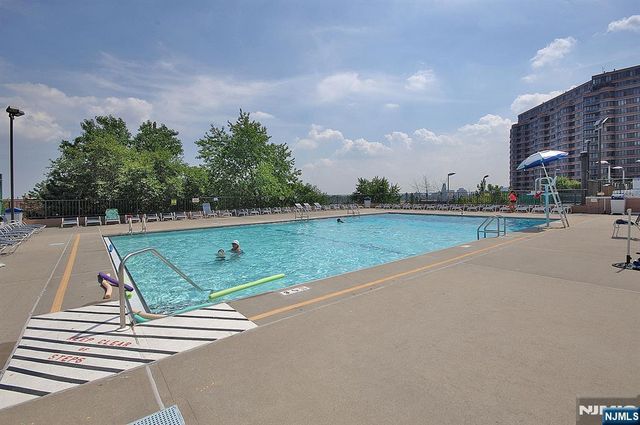 300 Winston Drive 2502, Cliffside Park, NJ 07010