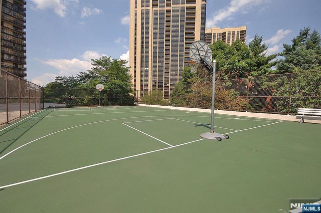 300 Winston Drive 2502, Cliffside Park, NJ 07010