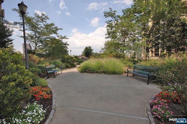 300 Winston Drive 2502, Cliffside Park, NJ 07010