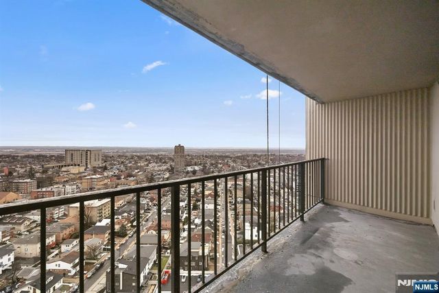 300 Winston Drive 2502, Cliffside Park, NJ 07010