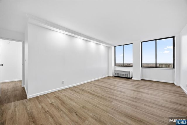 300 Winston Drive 2502, Cliffside Park, NJ 07010