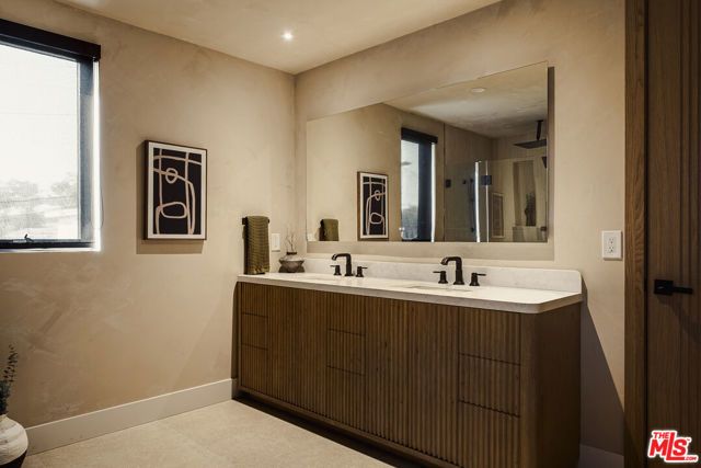 2749 Tilden Avenue, Los Angeles, CA 90064