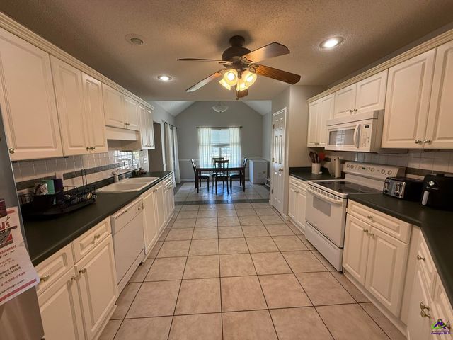 409 Tucker Place, Warner Robins, GA 31088