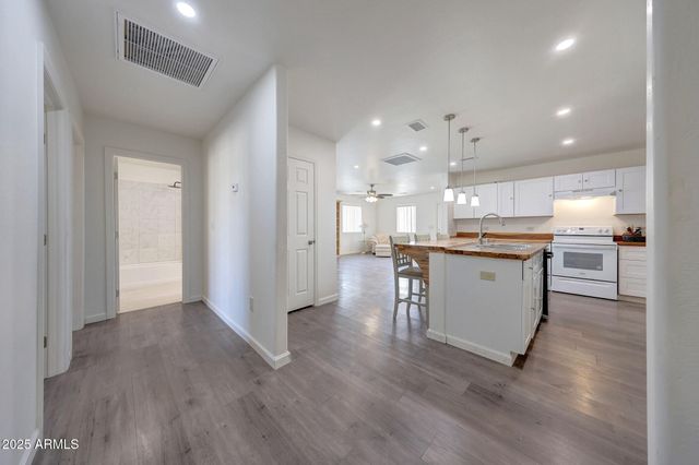 2130 W Sherman Street, Phoenix, AZ 85009