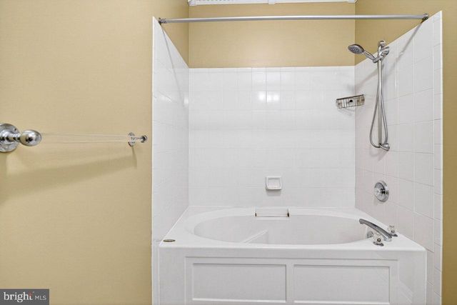 23 KYLE WAY, Ewing, NJ 08628