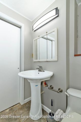 2275 E Lake Lansing Road, East Lansing, MI 48823