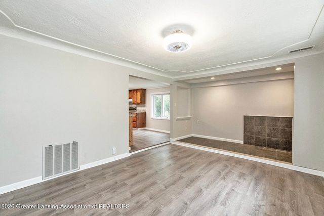 2275 E Lake Lansing Road, East Lansing, MI 48823