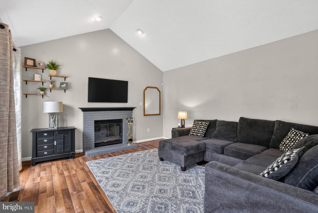 Image 11 of property listing at 9 LANCASHIRE CT, Owings Mills, MD 21117