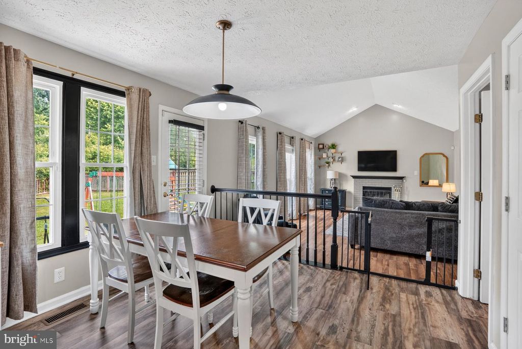 Image 12 of property listing at 9 LANCASHIRE CT, Owings Mills, MD 21117
