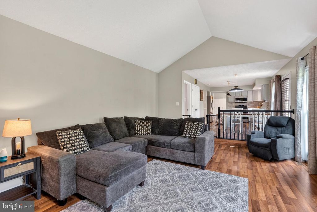 Image 13 of property listing at 9 LANCASHIRE CT, Owings Mills, MD 21117