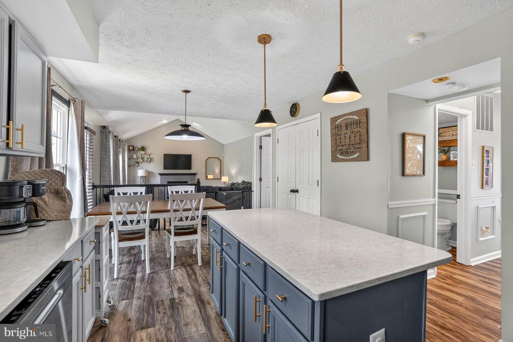 Image 15 of property listing at 9 LANCASHIRE CT, Owings Mills, MD 21117