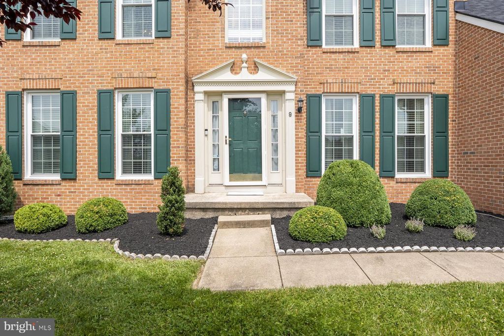 Image 3 of property listing at 9 LANCASHIRE CT, Owings Mills, MD 21117