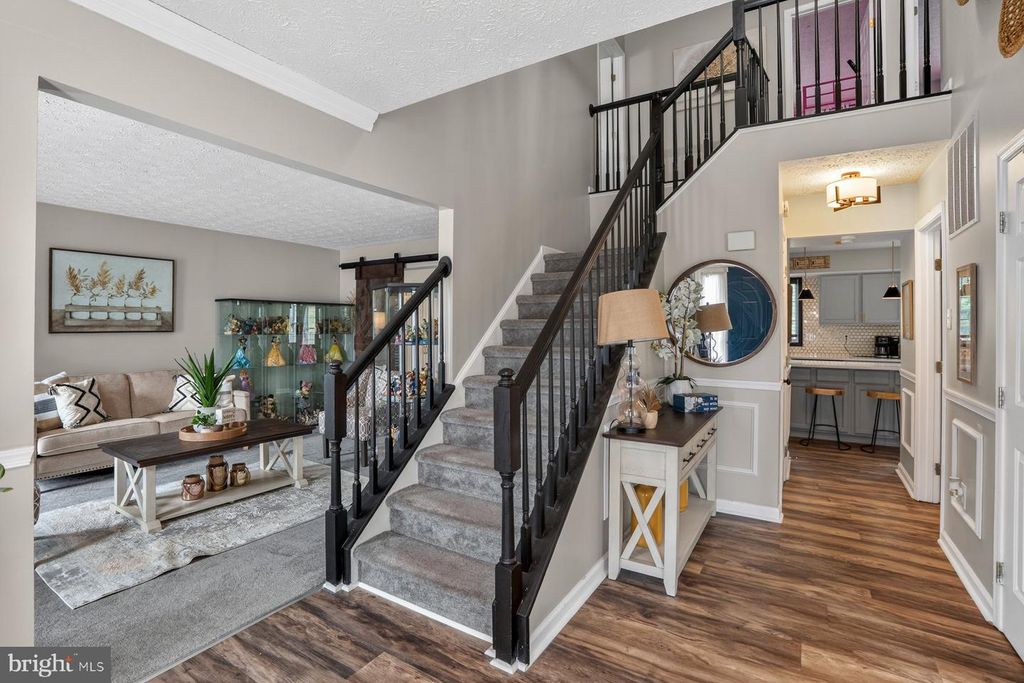 Image 7 of property listing at 9 LANCASHIRE CT, Owings Mills, MD 21117