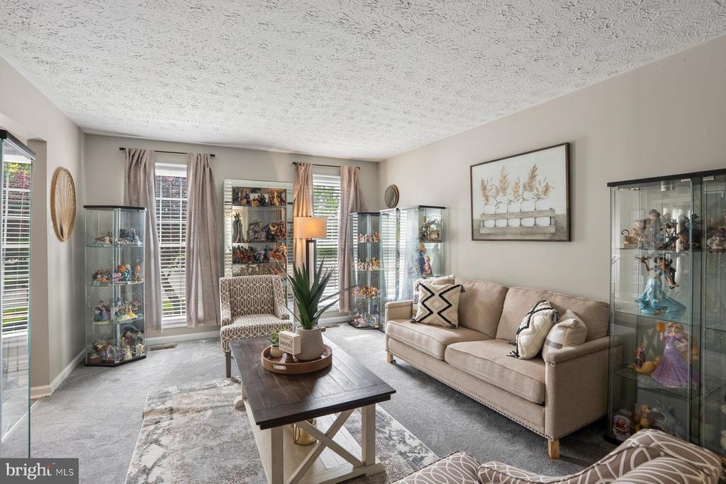 Image 9 of property listing at 9 LANCASHIRE CT, Owings Mills, MD 21117