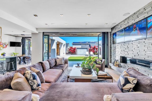 969 Adella Ave, Coronado, CA 92118