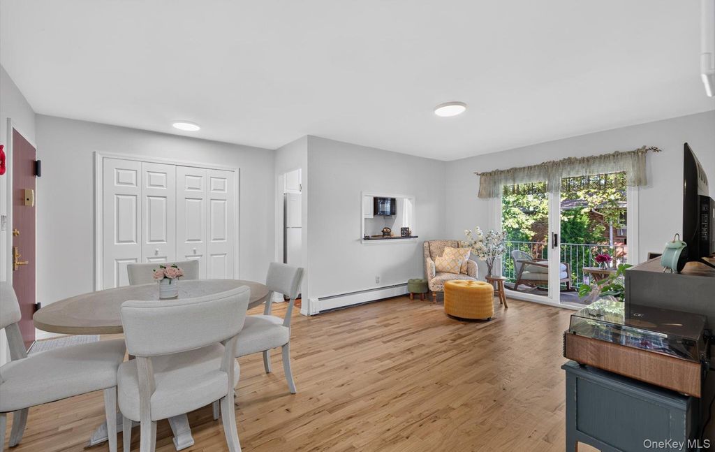 1 Toms Point Lane 17E, Port Washington, NY 11050 — photo 2