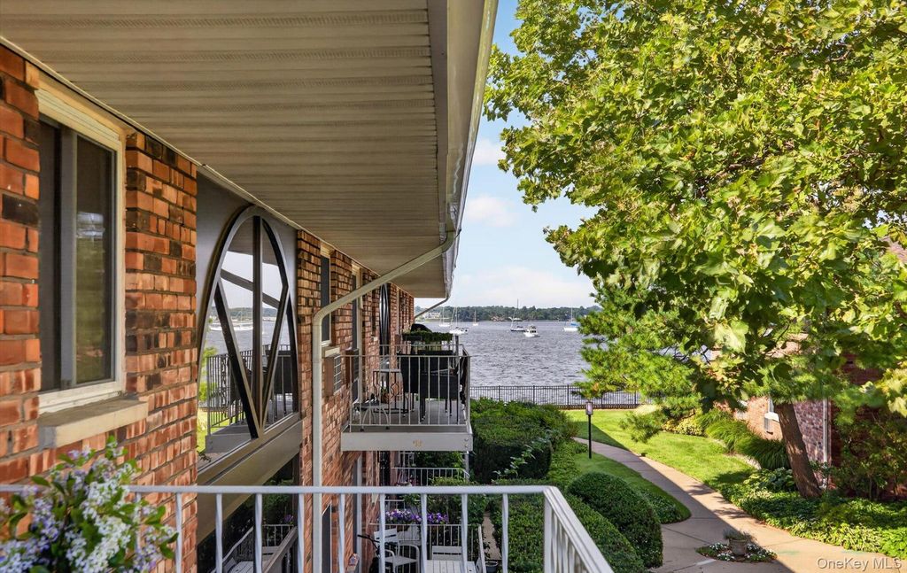 1 Toms Point Lane 17E, Port Washington, NY 11050 — photo 4