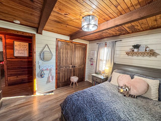 64 State Highway 215, Buffalo, MO 65622