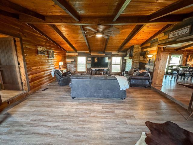 64 State Highway 215, Buffalo, MO 65622