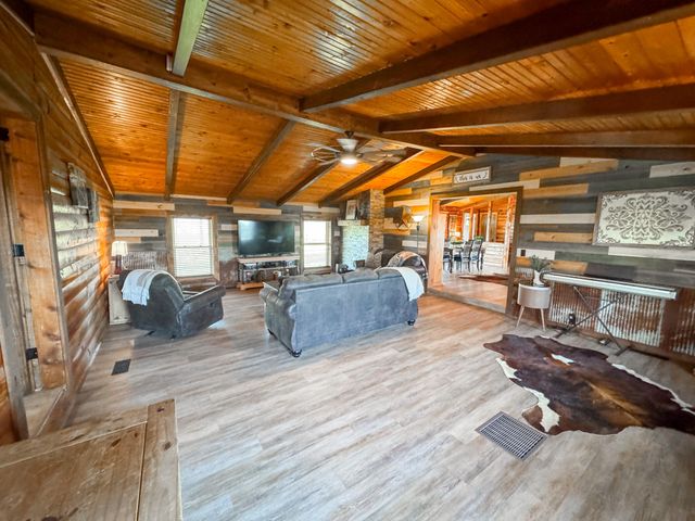 64 State Highway 215, Buffalo, MO 65622