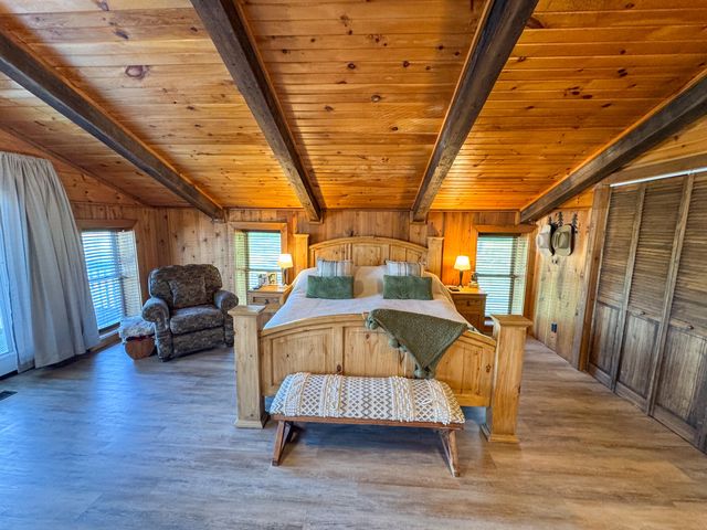 64 State Highway 215, Buffalo, MO 65622