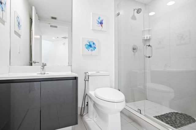 31 SE 6th St 2002, Miami, FL 33131