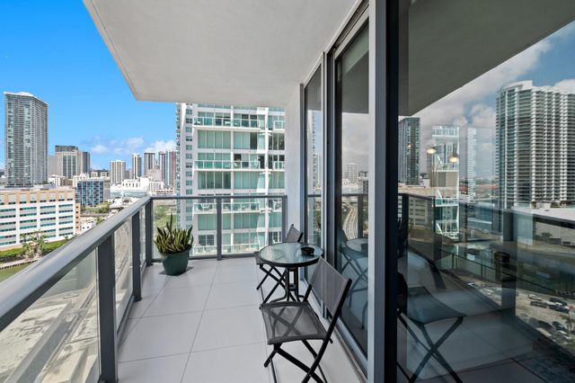 31 SE 6th St 2002, Miami, FL 33131