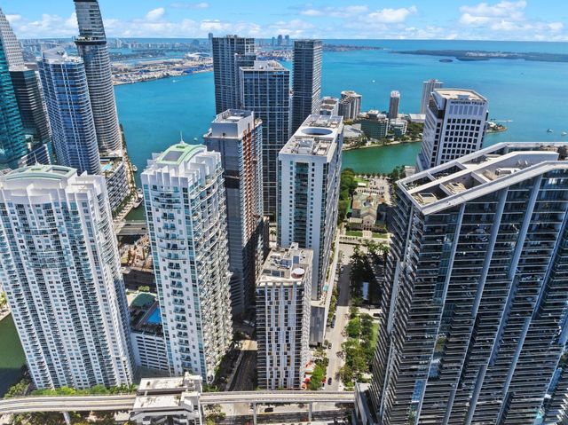 31 SE 6th St 2002, Miami, FL 33131