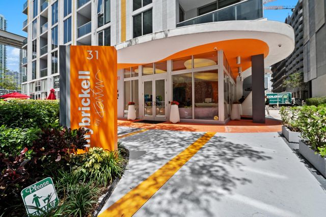 31 SE 6th St 2002, Miami, FL 33131